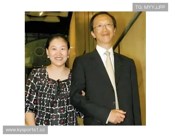 伏明霞回应与梁锦松26岁差质疑称更爱成熟伴侣展现自我选择的态度 伏明霞回应与梁锦松26岁差质疑称更爱成熟伴侣展现自我选择的态度