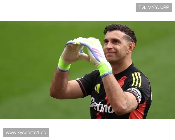 埃米马丁内斯争议与实力并存的足坛挑衅门将形象全景深度权威解析