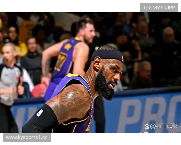 湖人客场逆转绝杀对手 社交平台热议爆发一夜刷屏