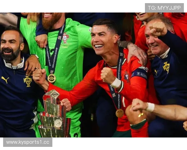 C罗:为国家队付出一切,哪怕是断腿我也毫不犹豫 C罗:为国家队付出一切,哪怕是断腿我也毫不犹豫